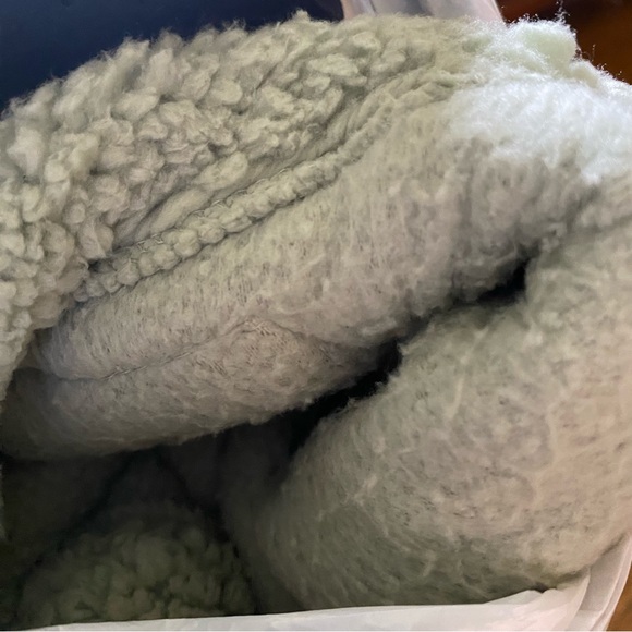 NWT mint love tree faux Sherpa hoodie with sinched bottom - Picture 5 of 8